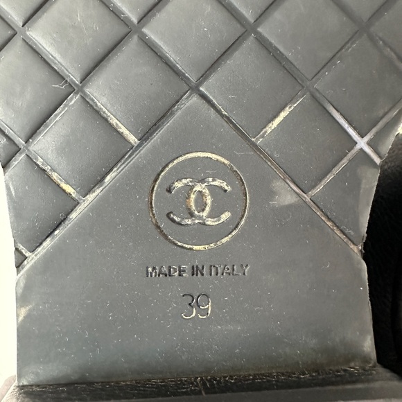 Chanel pearl combat boots - Picture 6 of 12